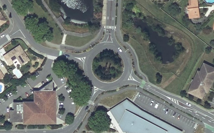 Vue aérienne du Rond-point anonyme n°21035821