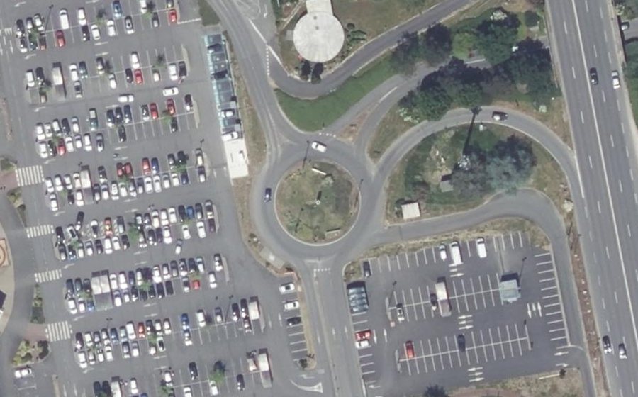 Vue aérienne du Rond-point anonyme n°210385666