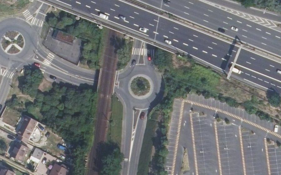 Vue aérienne du Rond-point anonyme n°210413969