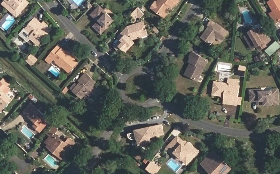 Vue aérienne du Rond-point anonyme n°210456806