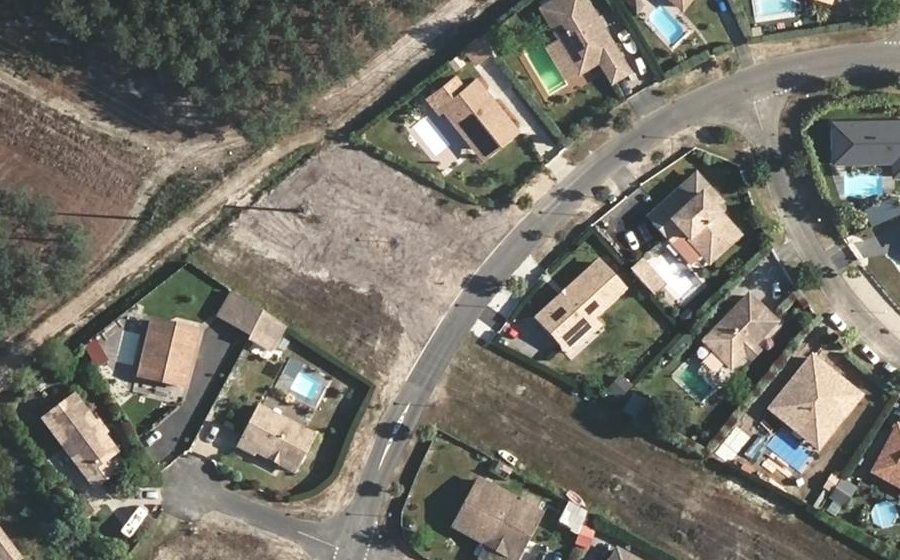 Vue aérienne du Rond-point anonyme n°210456808