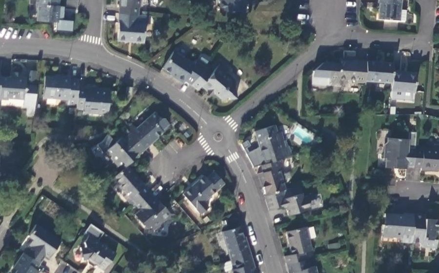 Vue aérienne du Rond-point anonyme n°210468576