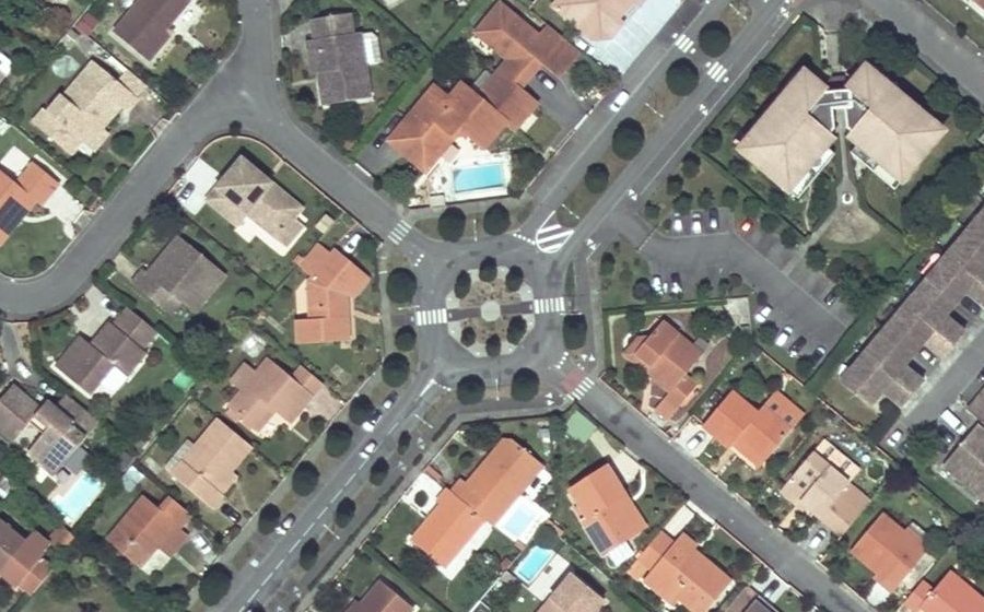 Vue aérienne du Rond-point anonyme n°21052734
