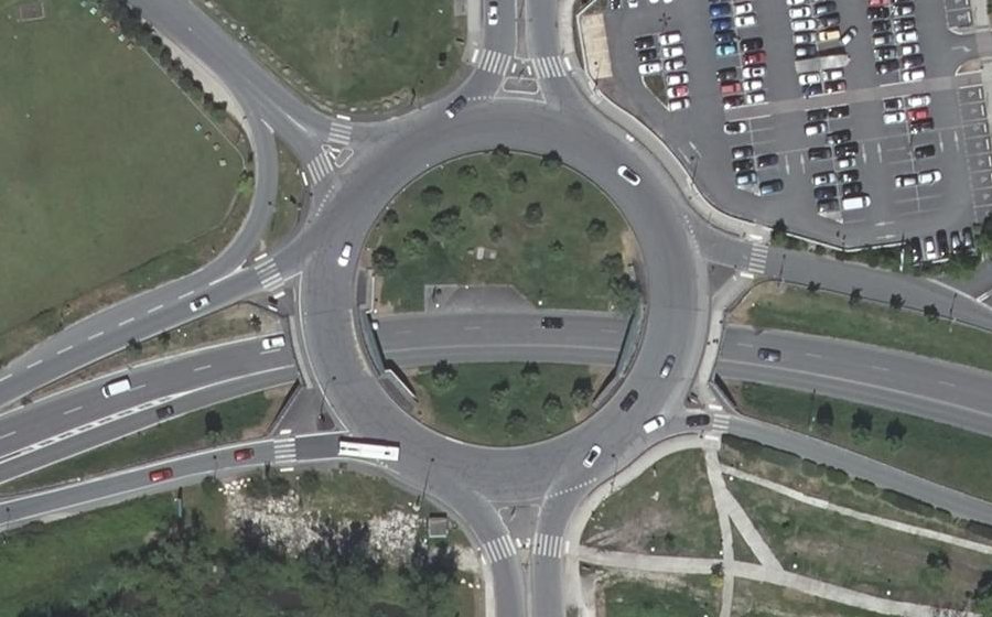 Vue aérienne du Rond-point anonyme n°210564764
