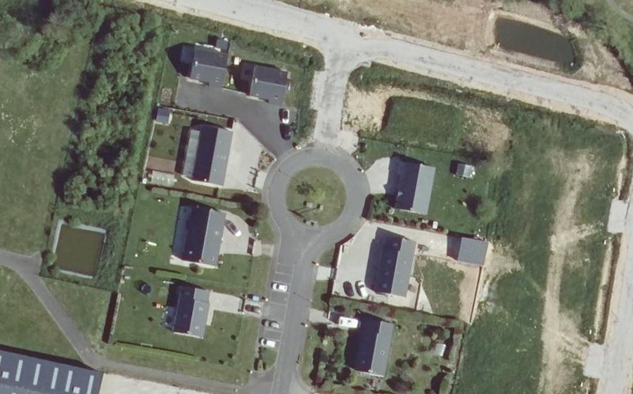 Vue aérienne du Rond-point anonyme n°210597700