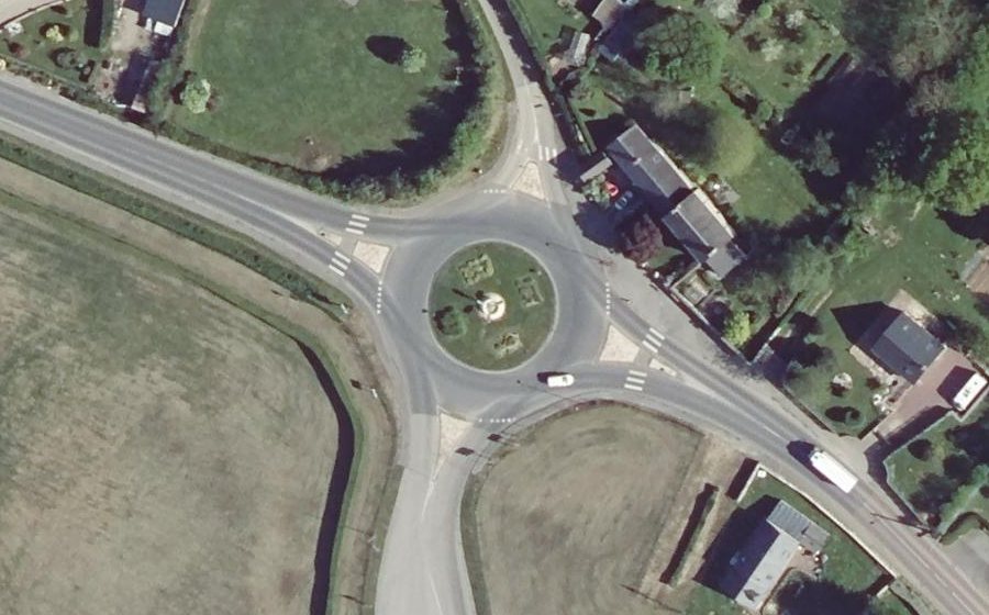 Vue aérienne du Rond-point anonyme n°210602796
