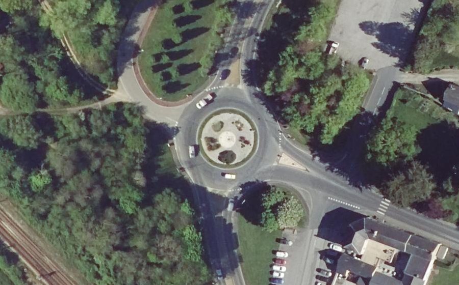 Vue aérienne du Rond-point anonyme n°210602798