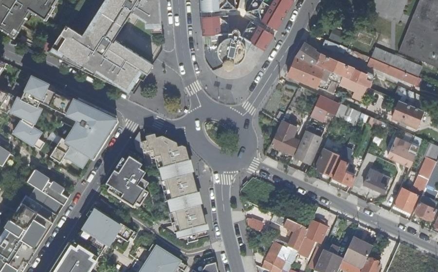Vue aérienne du Rond-point anonyme n°210623837