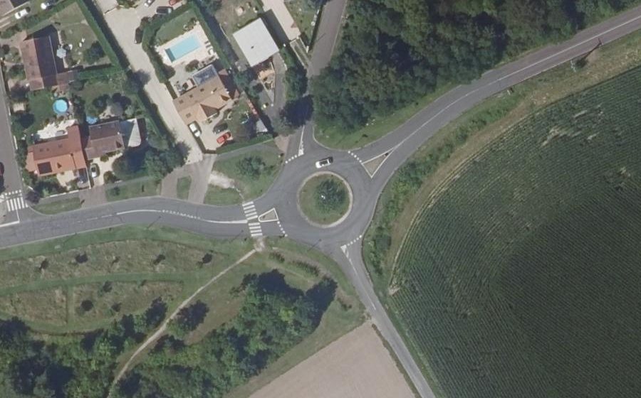Vue aérienne du Rond-point anonyme n°210711958