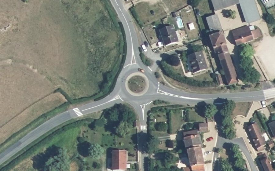 Vue aérienne du Rond-point anonyme n°210760407