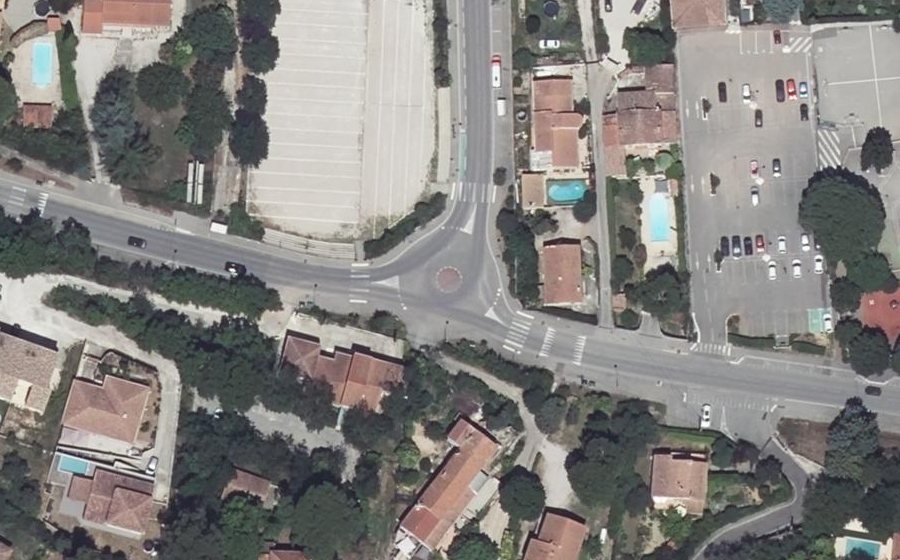 Vue aérienne du Rond-point anonyme n°210799842