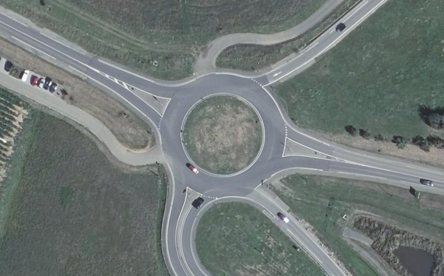 Vue aérienne du Rond-point anonyme n°211135561
