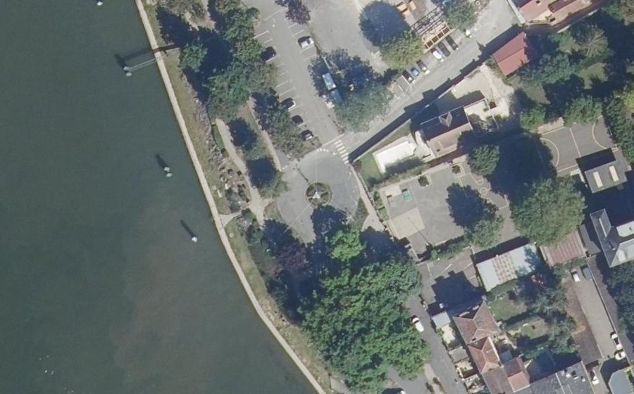 Vue aérienne du Rond-point anonyme n°211154804