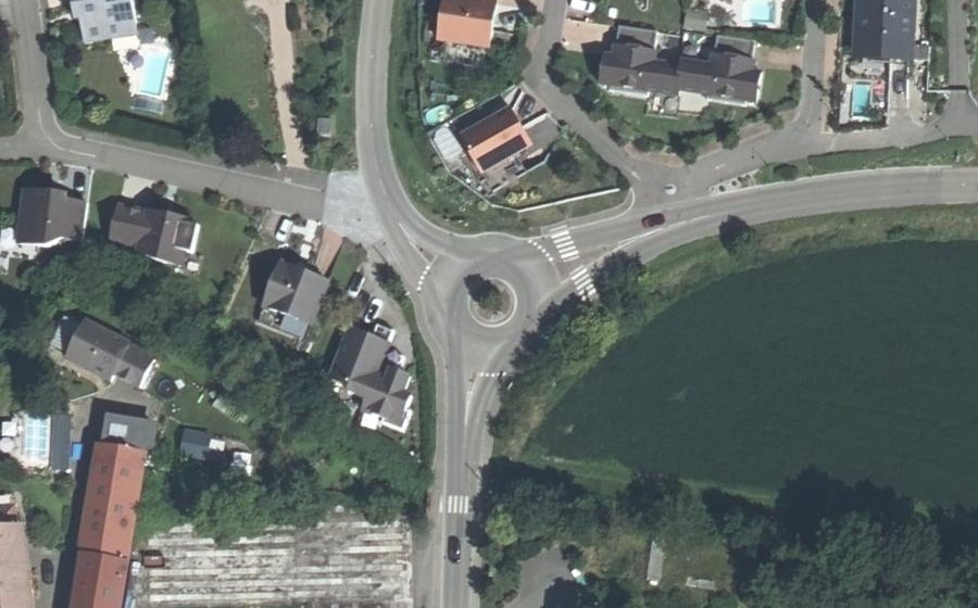 Vue aérienne du Rond-point anonyme n°211352797