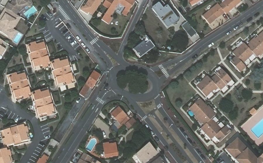 Vue aérienne du Rond-point anonyme n°21145826