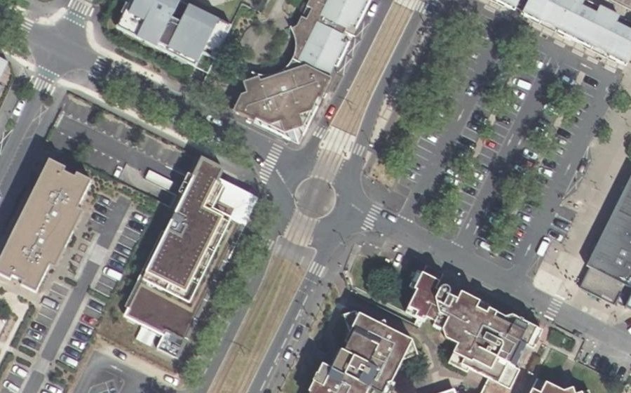 Vue aérienne du Rond-point anonyme n°211692003