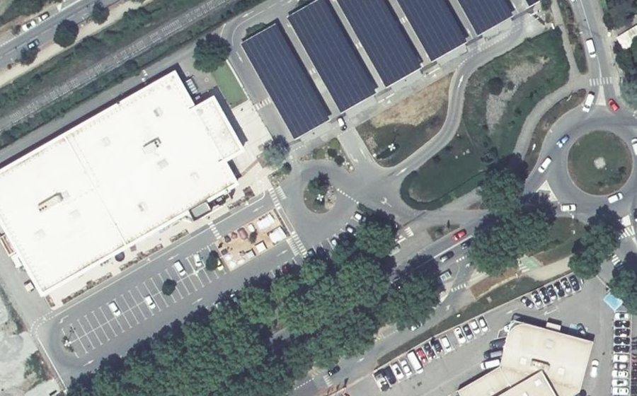 Vue aérienne du Rond-point anonyme n°211922607