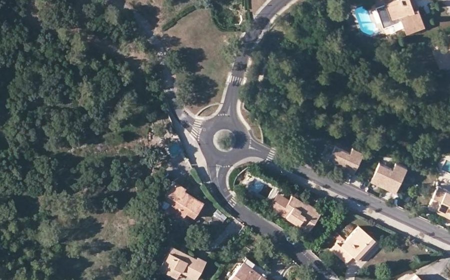 Vue aérienne du Rond-point anonyme n°212071303