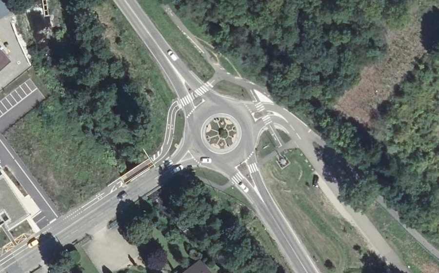 Vue aérienne du Rond-point anonyme n°21207992