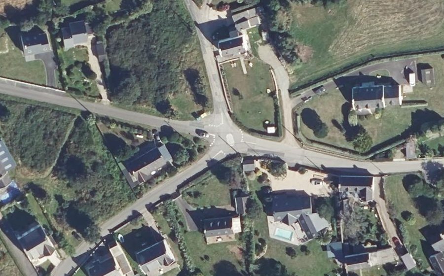 Vue aérienne du Rond-point anonyme n°212435822