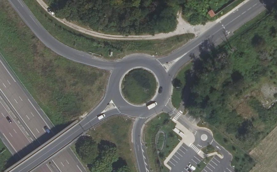 Vue aérienne du Rond-point anonyme n°21247018