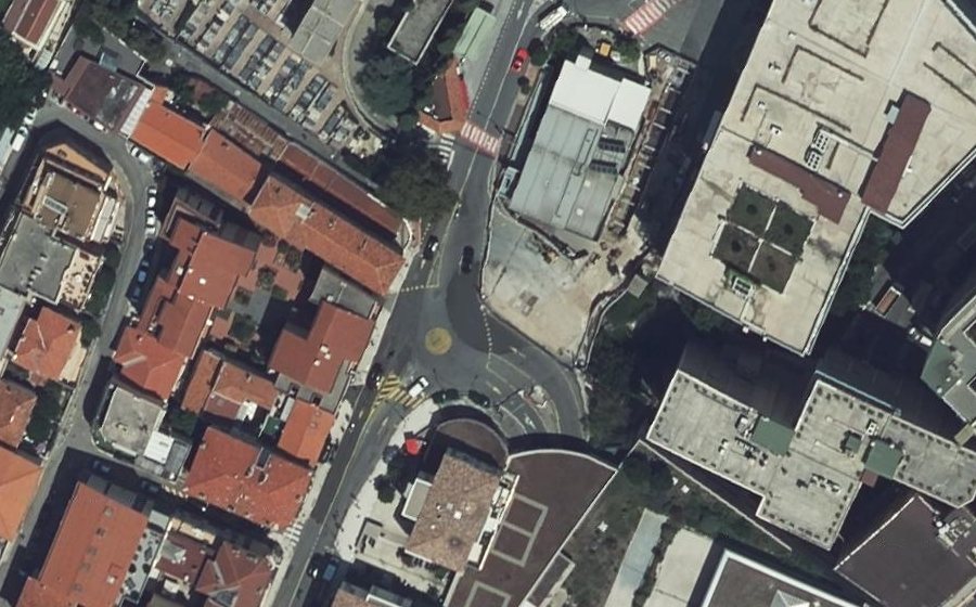 Vue aérienne du Rond-point anonyme n°212764300