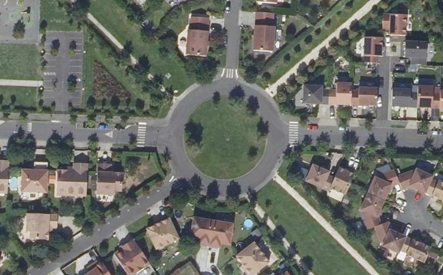 Vue aérienne du Rond-point anonyme n°213005969
