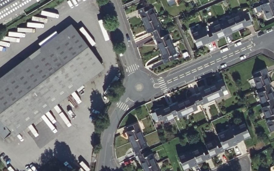 Vue aérienne du Rond-point anonyme n°21349438