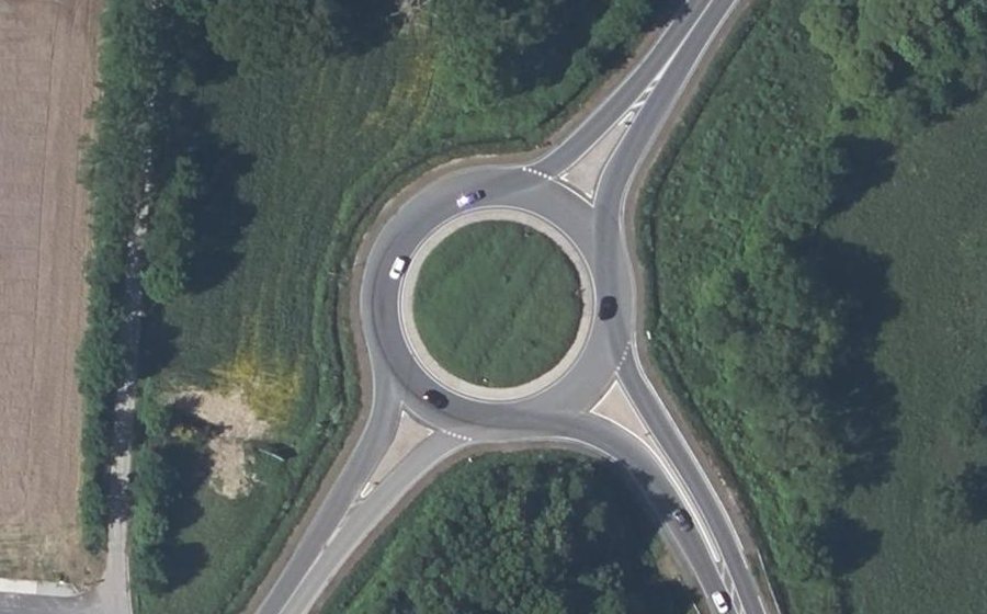 Vue aérienne du Rond-point anonyme n°213516164