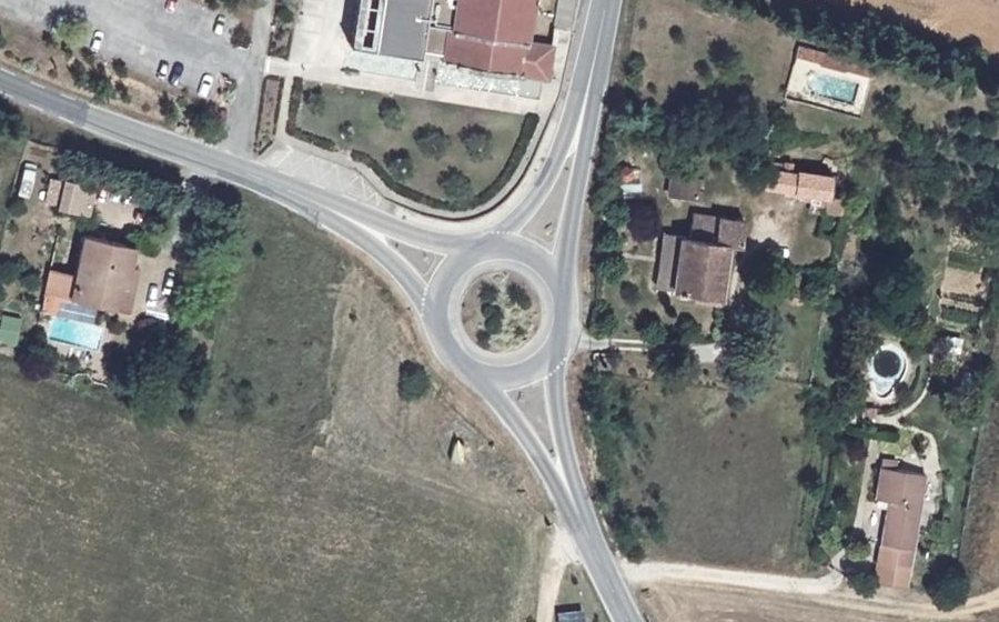 Vue aérienne du Rond-point anonyme n°213542794