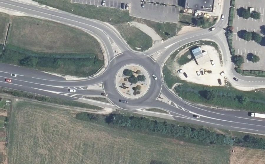Vue aérienne du Rond-point anonyme n°213548667