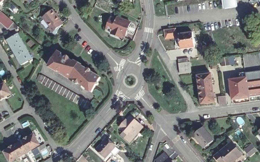 Vue aérienne du Rond-point anonyme n°21401315