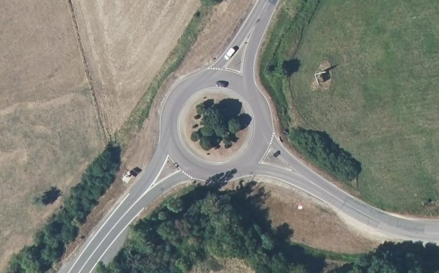 Vue aérienne du Rond-point anonyme n°21404208