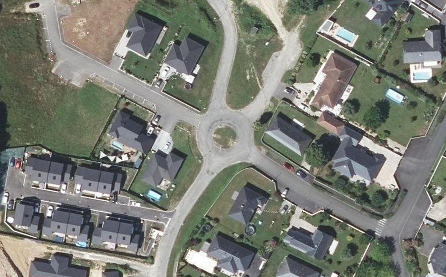 Vue aérienne du Rond-point anonyme n°214111532