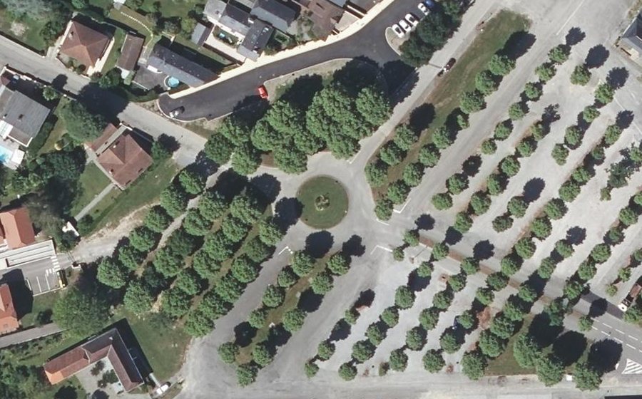 Vue aérienne du Rond-point anonyme n°214111544