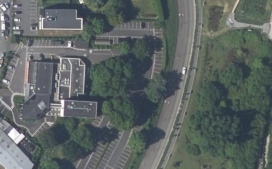 Vue aérienne du Rond-point anonyme n°214237884