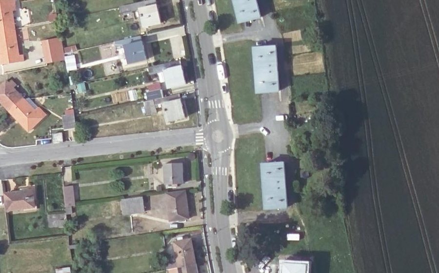 Vue aérienne du Rond-point anonyme n°214305416