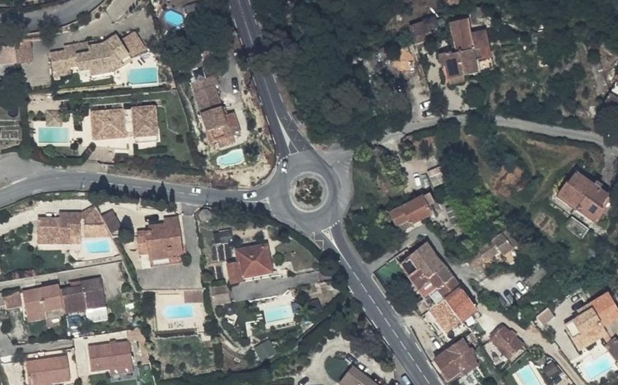 Vue aérienne du Rond-point anonyme n°21434515