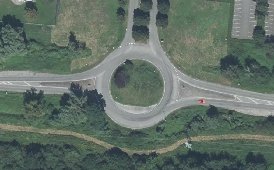 Vue aérienne du Rond-point anonyme n°214349243