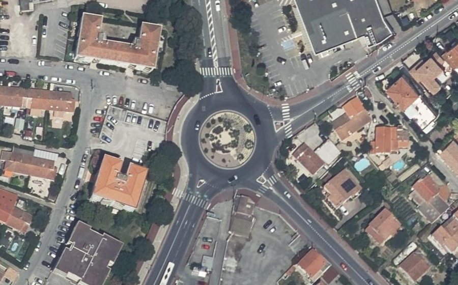 Vue aérienne du Rond-point anonyme n°21438503
