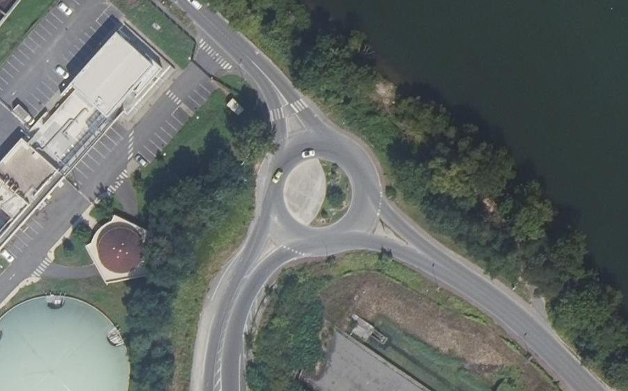 Vue aérienne du Rond-point anonyme n°214424117