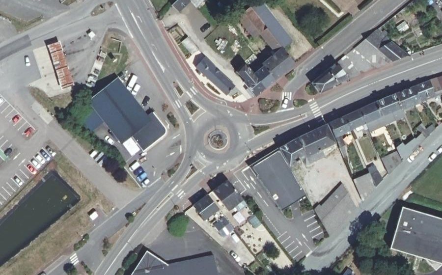 Vue aérienne du Rond-point anonyme n°214448144