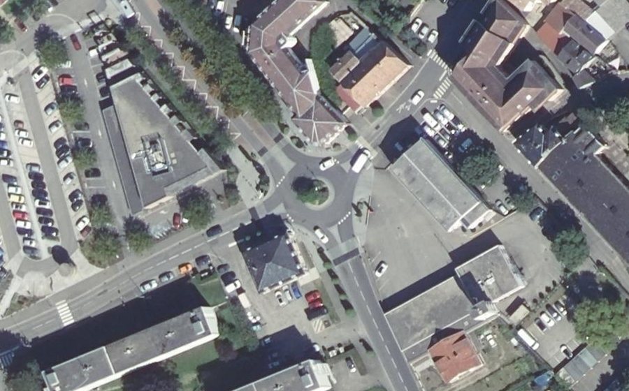 Vue aérienne du Rond-point anonyme n°21463832