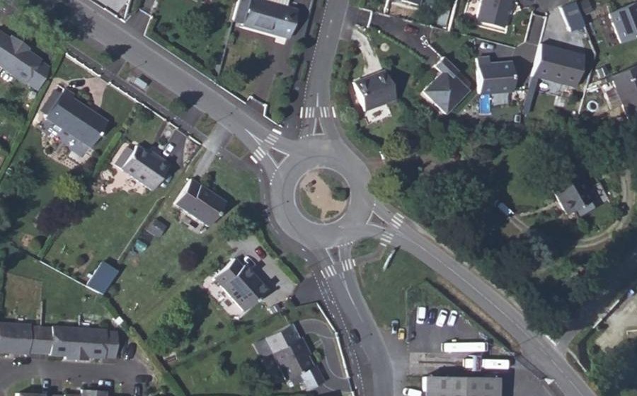 Vue aérienne du Rond-point anonyme n°214728023
