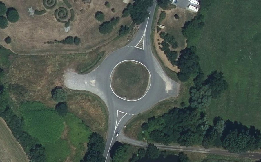 Vue aérienne du Rond-point anonyme n°214753091
