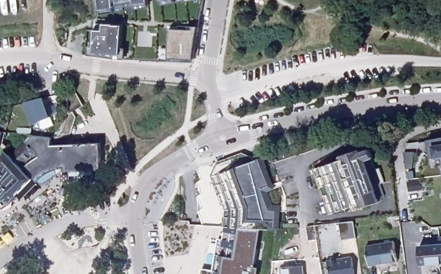 Vue aérienne du Rond-point anonyme n°214790628