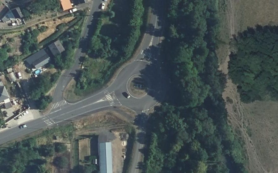 Vue aérienne du Rond-point anonyme n°214807968