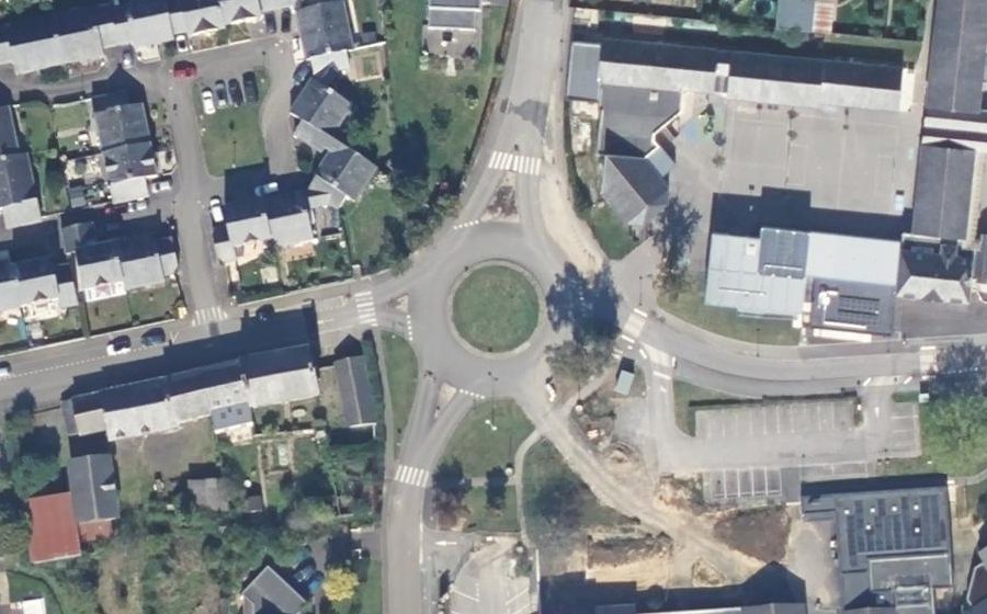 Vue aérienne du Rond-point anonyme n°21491831