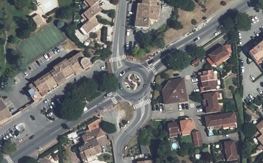 Vue aérienne du Rond-point anonyme n°21502154