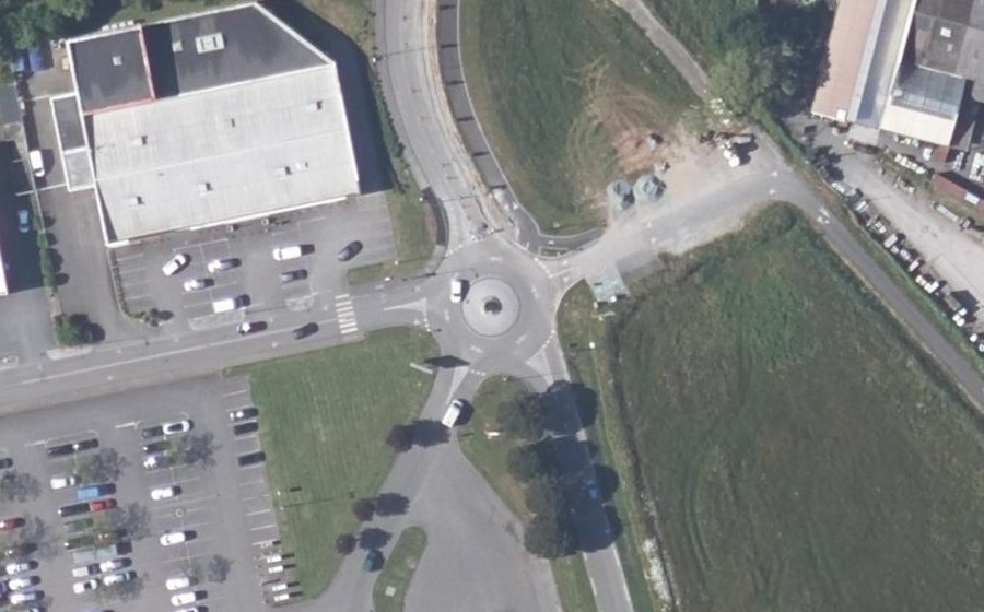 Vue aérienne du Rond-point anonyme n°215100211
